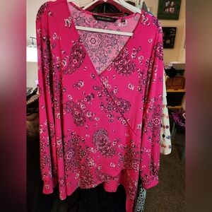 Nwot Colleen Lopez Fuchsia Floral Wrap Blouse